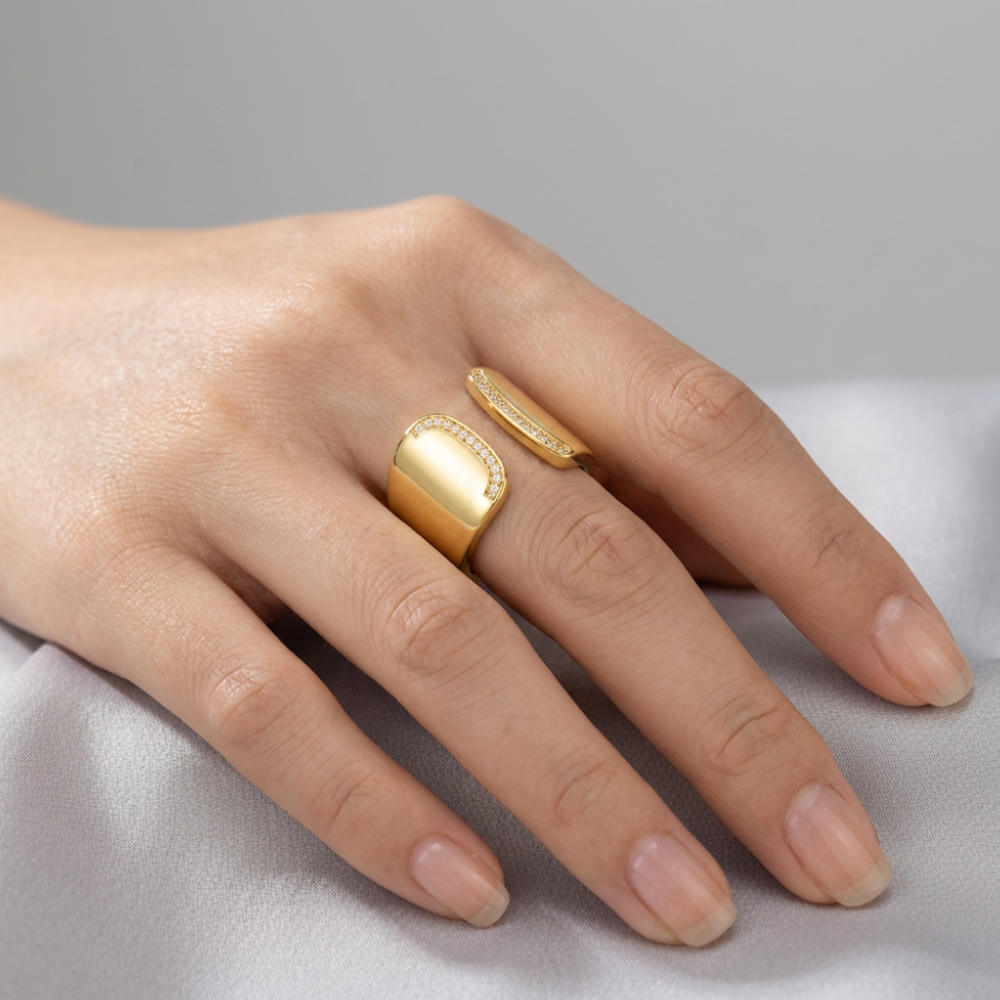 SCULPTURAL RING.1