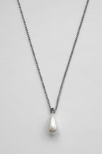 The pearl necklace